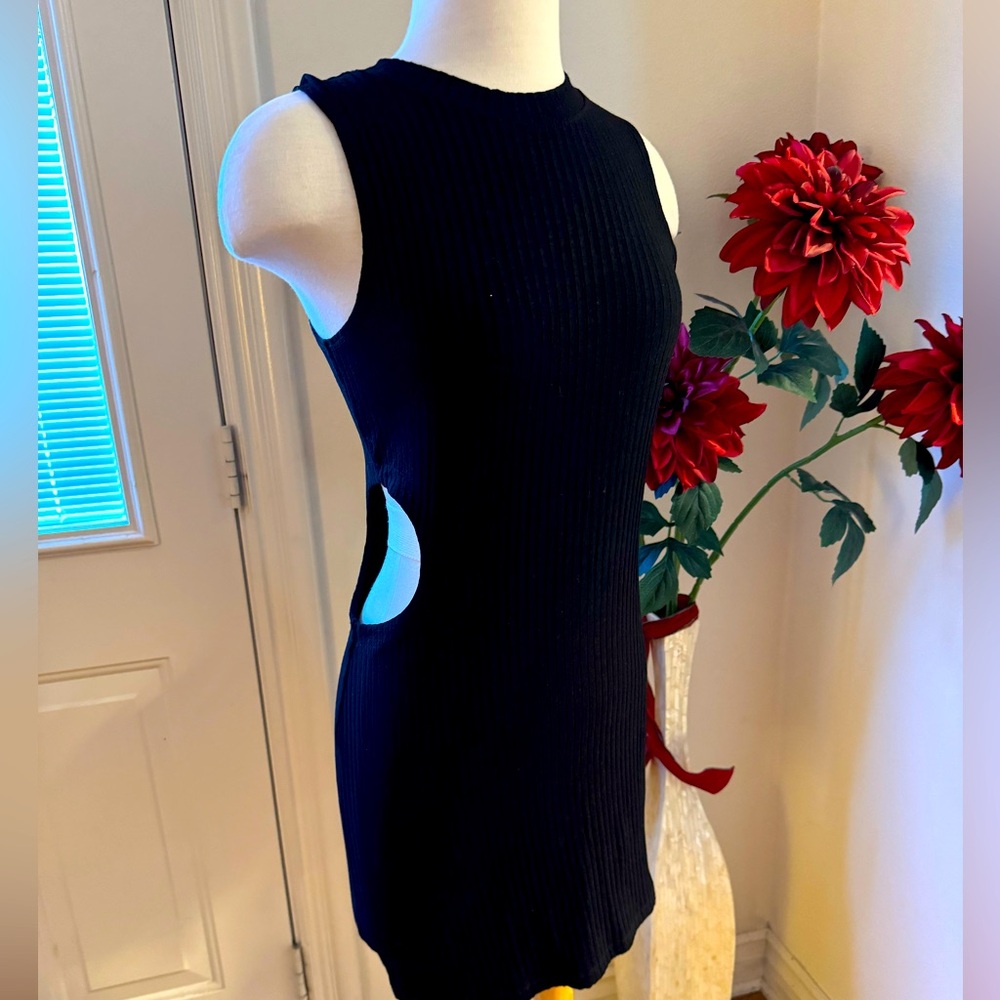 Black Sleeveless Bodycon Dress with chic cut out.
